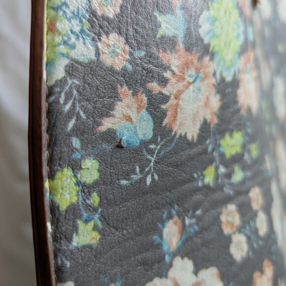 Under One Sky. Multi-color flower print. Soft material. - Picture 6 of 9